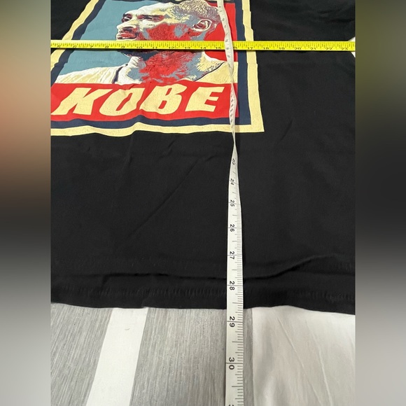 Kobe Bryant T-Shirt (XL) - Picture 7 of 7